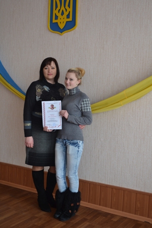 викладач української мови та літератури Світлана Яцменко та учениця Роменського ВПУ Опришко Ірина
