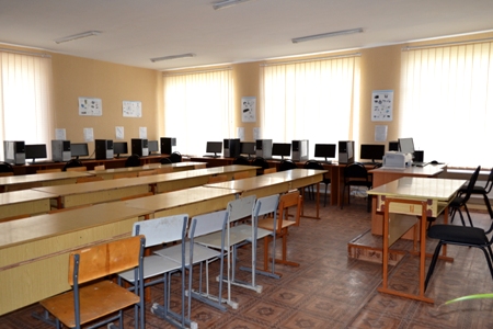 Для здійснення загальноосвітньої підготовки у навчальному закладі у відповідності з сучасними педагогічними та естетичними вимогами створено 20 навчальних кабінетів