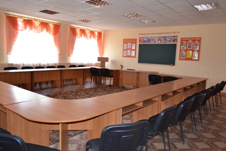 Для здійснення загальноосвітньої підготовки у навчальному закладі у відповідності з сучасними педагогічними та естетичними вимогами створено 20 навчальних кабінетів