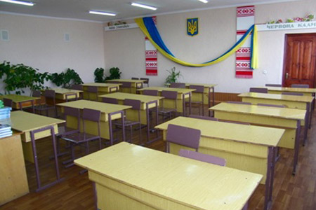 Для здійснення загальноосвітньої підготовки у навчальному закладі у відповідності з сучасними педагогічними та естетичними вимогами створено 20 навчальних кабінетів