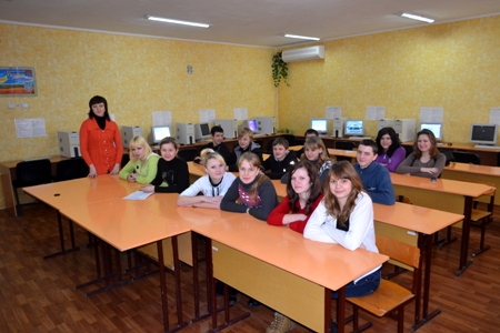 Для здійснення загальноосвітньої підготовки у навчальному закладі у відповідності з сучасними педагогічними та естетичними вимогами створено 20 навчальних кабінетів