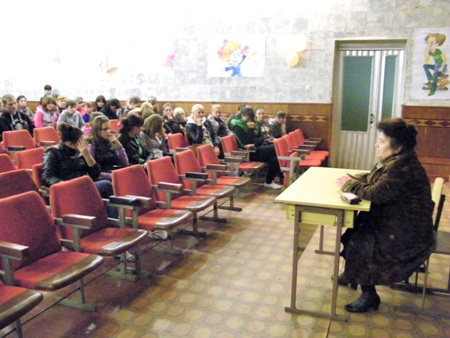 Фото 4. під час лекції про шкоду наркоманії