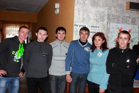 Фото 5. під час акції Ця рука нікого не вдарить