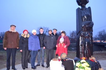 Фото 12. під час міських заходів, присвячених річниці Голодомору