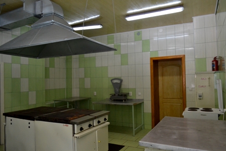 майстерні та лабораторії, в яких проходе виробниче навчання та уроки теоретичної підготовки